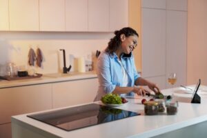 Una cucina ben organizzata ed efficiente.