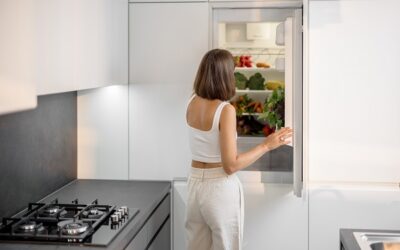 Odori nel frigorifero? Le cause più comuni e come risolverle