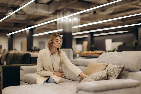 Divano a 2, 3 o più posti? Come scegliere in base allo spazio e allo stile